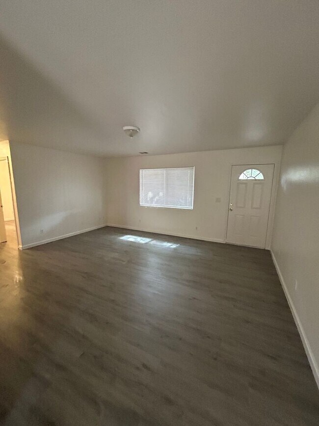 Foto del edificio - 10328 S White Rock Rd