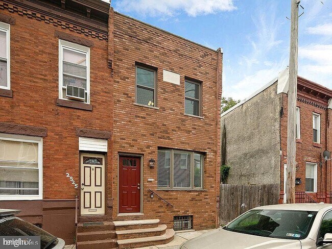 Building Photo - 2 br, 1.5 bath House - 2527 S Marshall St