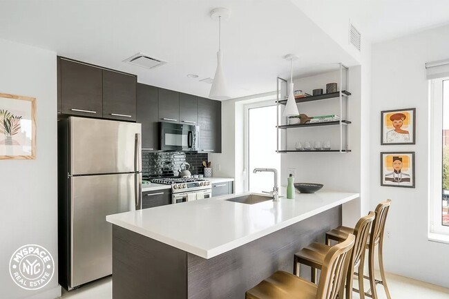 Foto del edificio - 350 Clarkson Ave