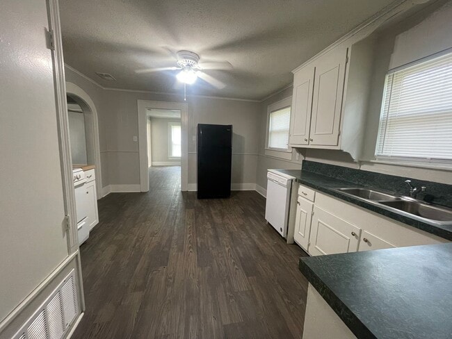 Building Photo - 501 Rockdale St