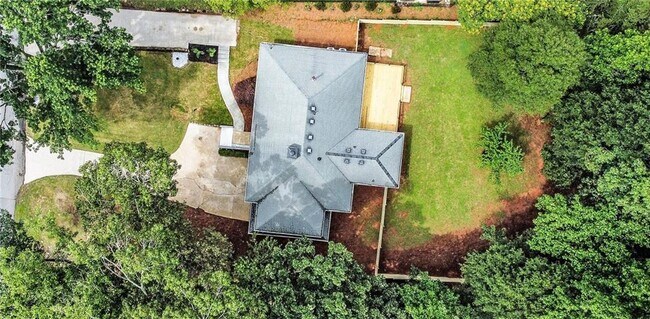 Building Photo - 1996 Briarwood Dr