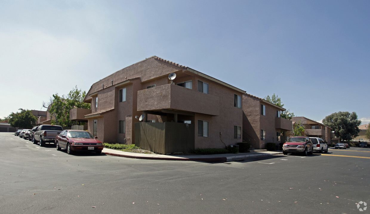 Primary Photo - Spring Creek Apartment