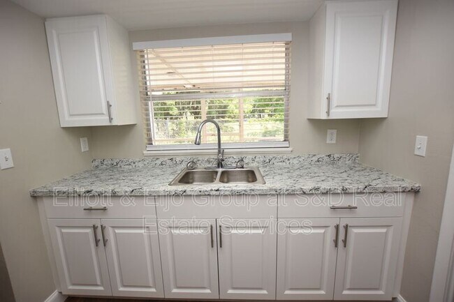 Foto del edificio - 1224 Waterview Blvd E