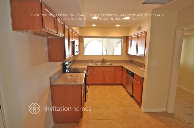 Building Photo - 9811 N 40th Dr