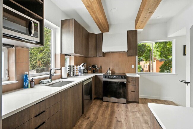 Foto del edificio - 925 NE 23rd Ave