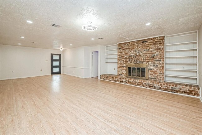 Building Photo - 10806 Silkwood Dr