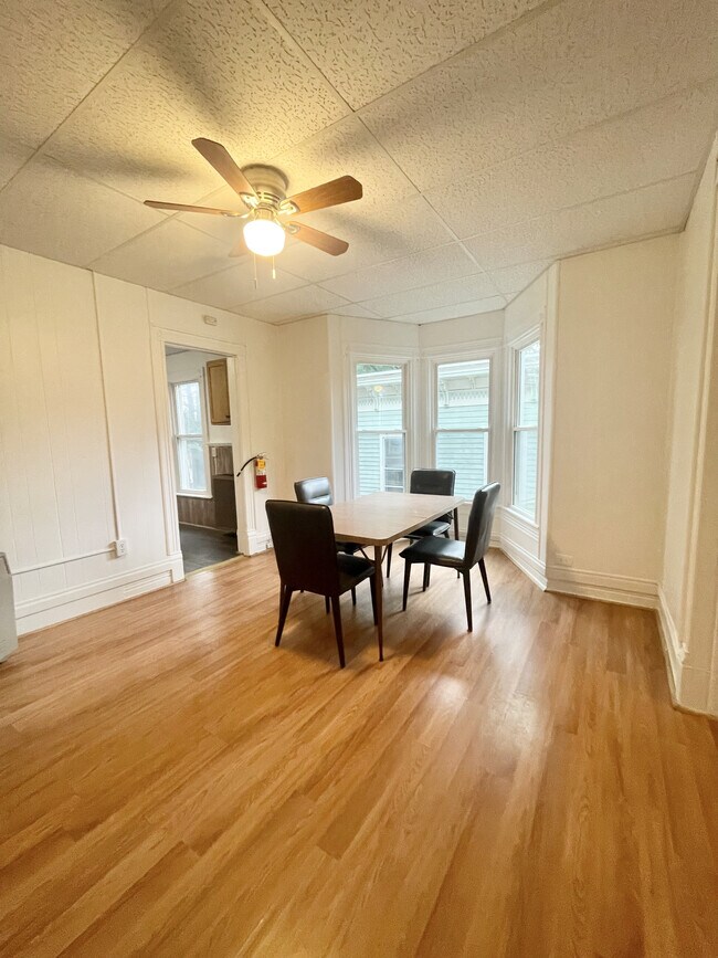 Building Photo - 7 Reynolds Ave