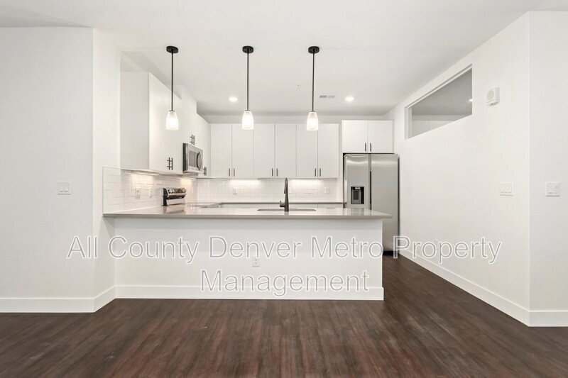 Primary Photo - 2729 W 28th Ave