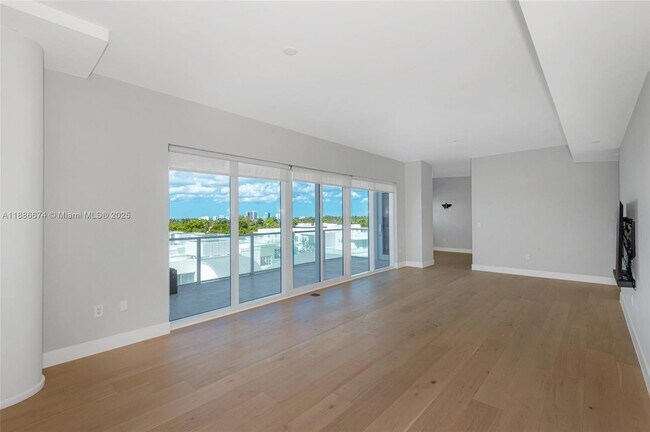 Foto del edificio - 6103 Aqua Ave