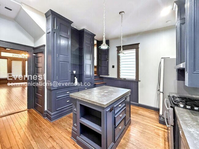 Building Photo - 1801 11th Pl S