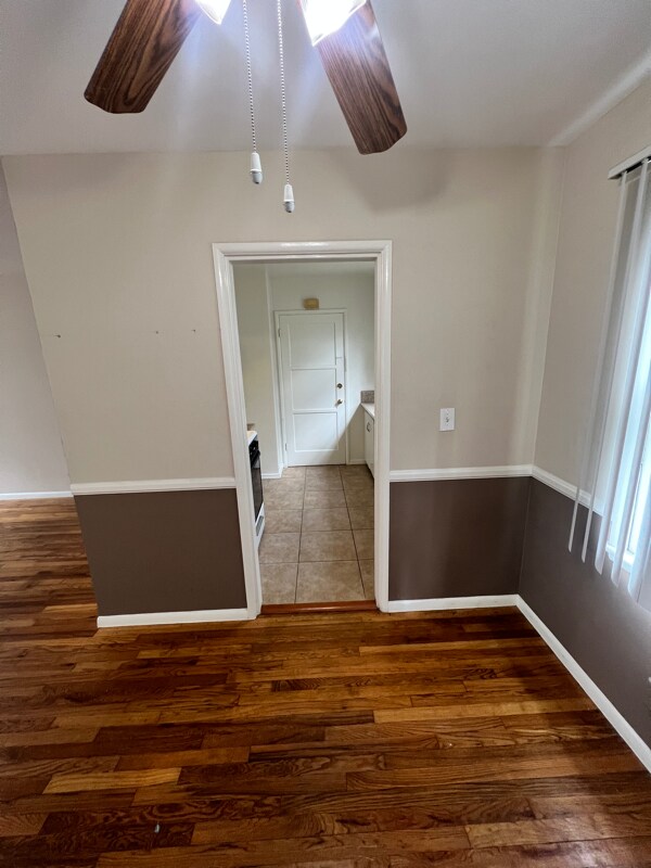 Foto del edificio - 606 W Foothill Blvd