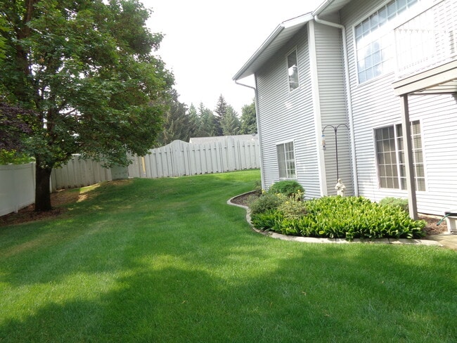 Building Photo - 602 W Holmberg Ln