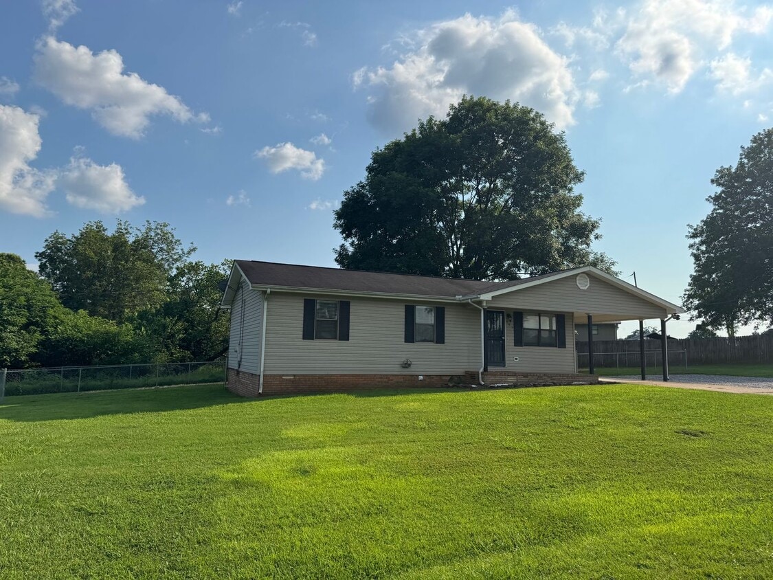 Primary Photo - Beautifully Renovated 3-Bedroom Home in So...