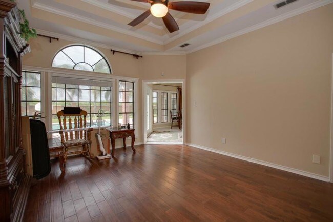 Building Photo - 5913 Woodmere Dr