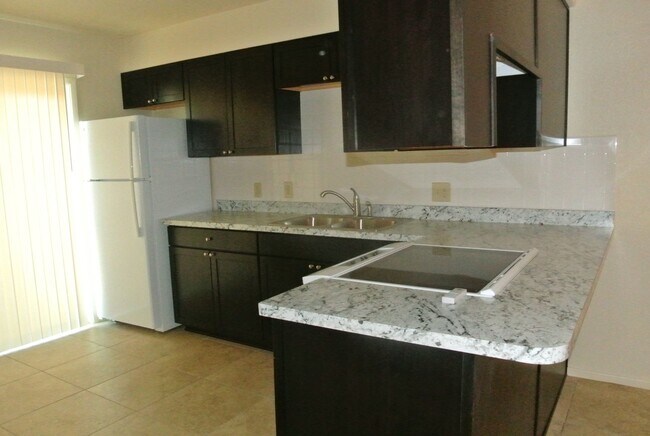 Foto del edificio - Walnut Ave - Triplex