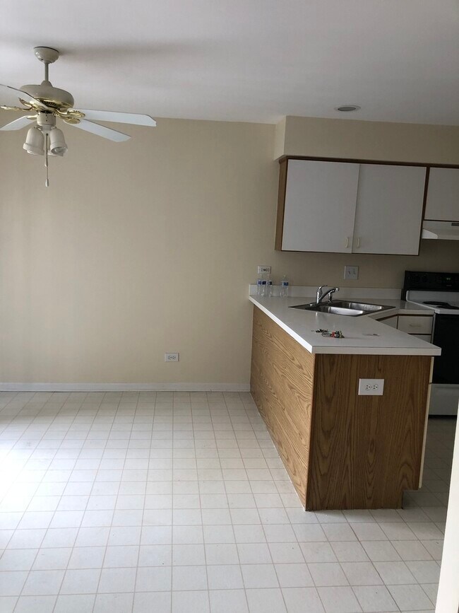 Foto del edificio - 1348 S Lorraine Rd