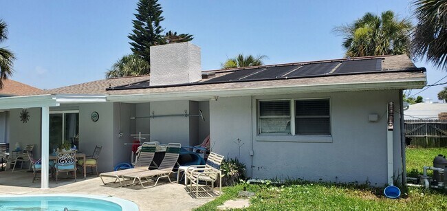 Building Photo - 3 bedroom 2 bath pool home