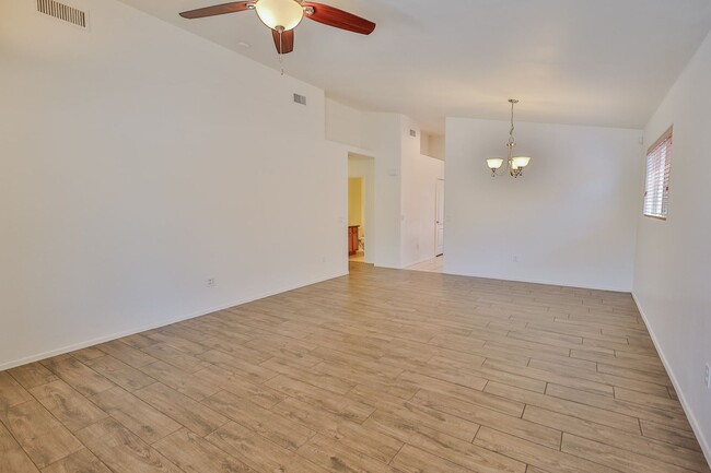 Foto del edificio - 4 Bedroom 2 Bathroom