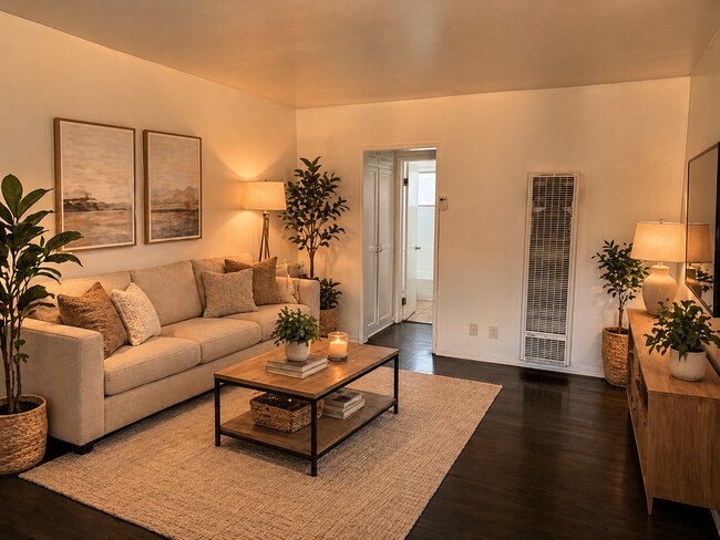Building Photo - 6128 De Longpre Ave