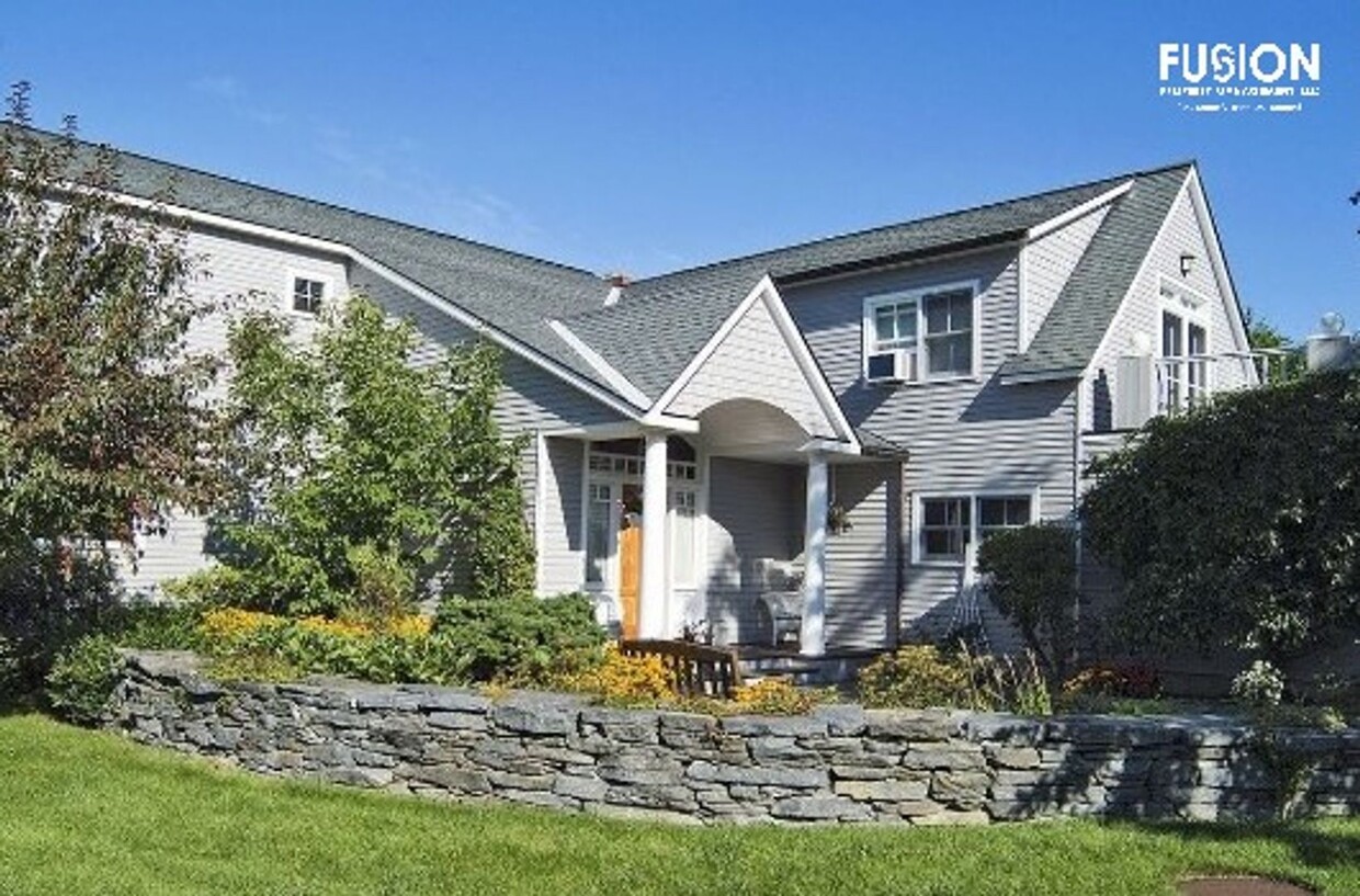 Primary Photo - Stunning Lakeside Home in Charlotte w/hot ...