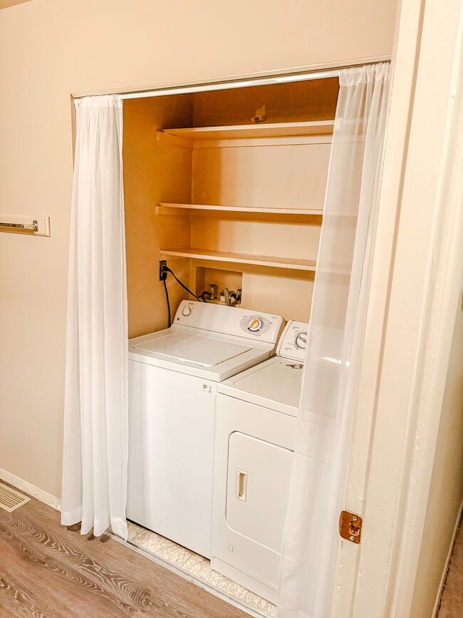 Foto del edificio - 220-224 O'Doherty Rd.