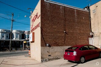 Building Photo - 1840 W 5th St