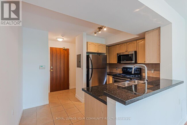 Photo du bâtiment - 3830-3830 Bathurst St