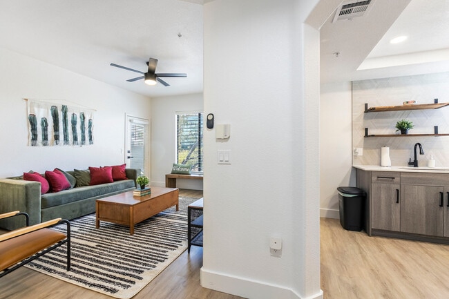 Foto del edificio - 14201 N 70th Way