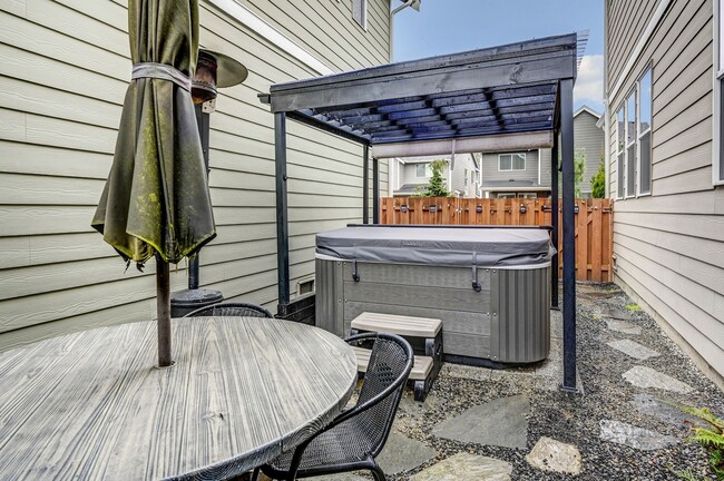 Building Photo - 4425 30th Dr SE