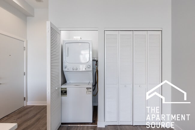 Foto del edificio - 2247 W Lawrence Ave