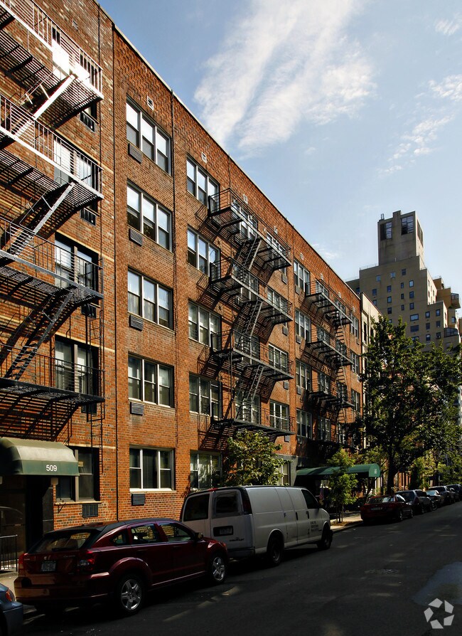 Primary Photo - 515 E 88th St