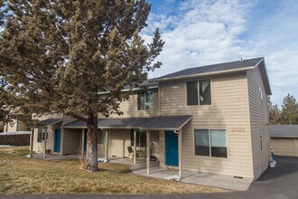 Building Photo - 2528 NE Conners Ave