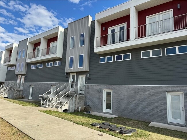 Photo - 1512 S Razorback Rd Townhome