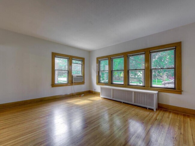 Building Photo - 3343 Girard Ave S