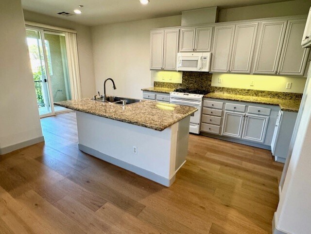 Foto principal - 25410 Huxley Dr