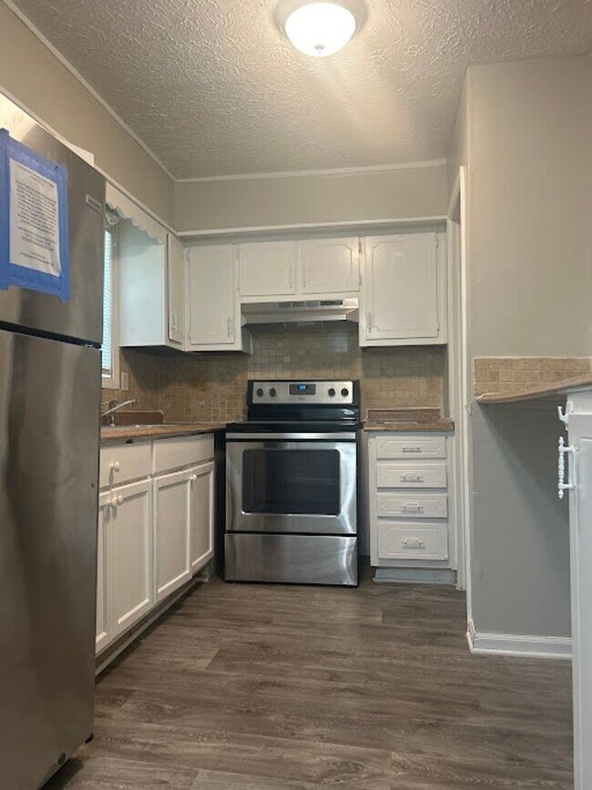 Foto del edificio - 1015 Cedar Ave