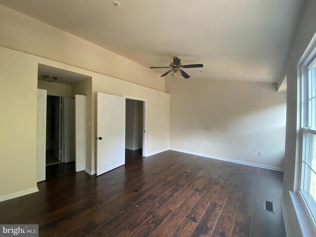 Foto del edificio - 4843 Brookstone Terrace