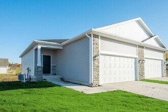 Building Photo - 805 E Trace Way