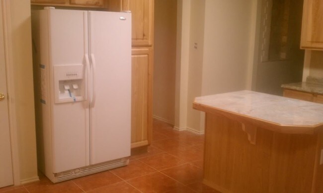 Cocina con isla - 303 Richards Dr