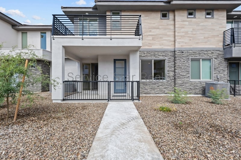 Primary Photo - 2121 W Sonoran Desert Dr