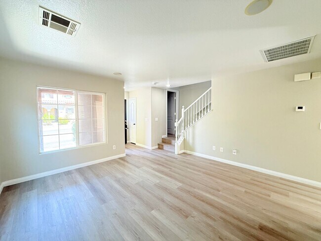 Foto del edificio - Cozy and charming 3-bedroom, 2.5-bath home