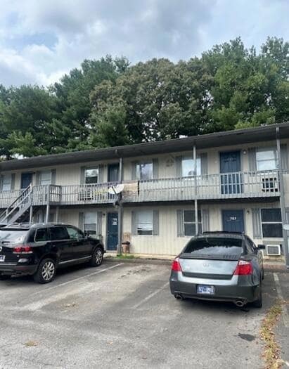 Building Photo - 707 20th St SE