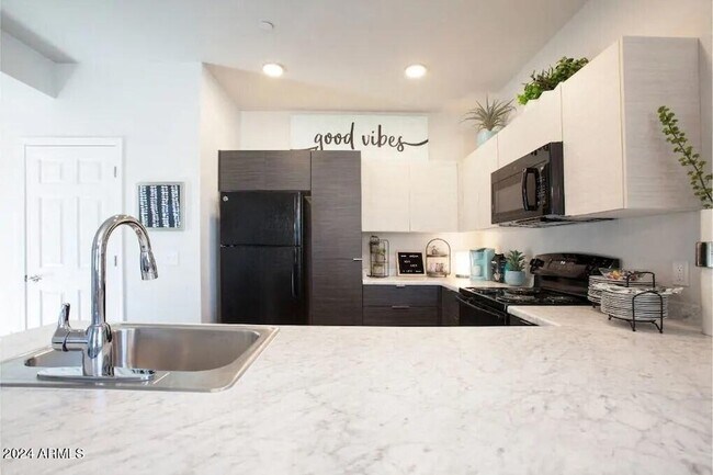 Photo - 4435 N Longview Ave Townhome