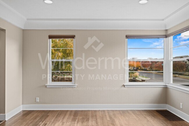 Foto del edificio - Bright, Charming Home with Modern Features and Exceptional Indoor–Outdoor Space Kendall Yards