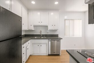 Building Photo - 2803 Arizona Ave