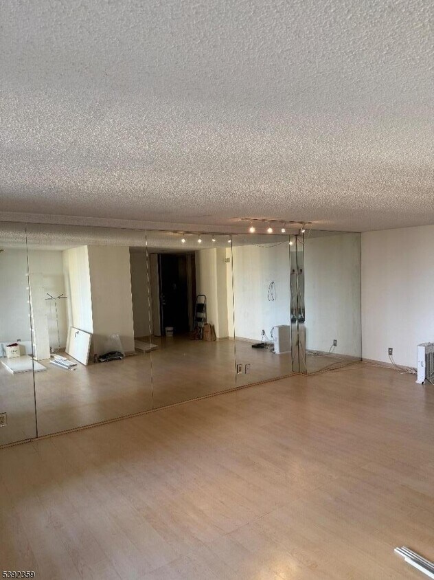 Foto principal - 300 Winston Dr