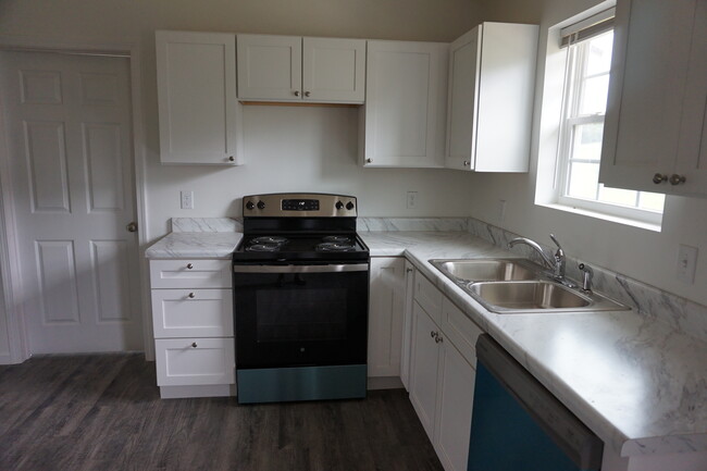 Building Photo - 784 Parsonage Rd