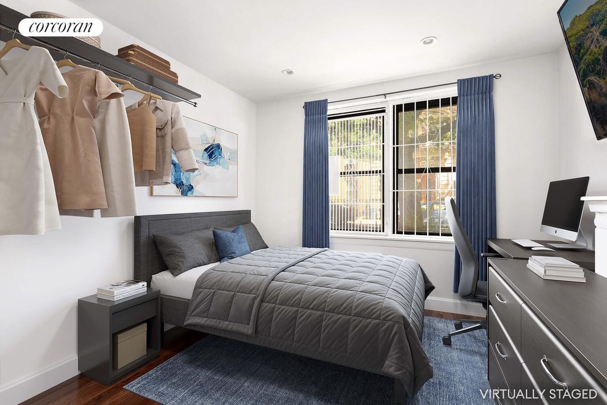 Foto principal - 328 W 19th St