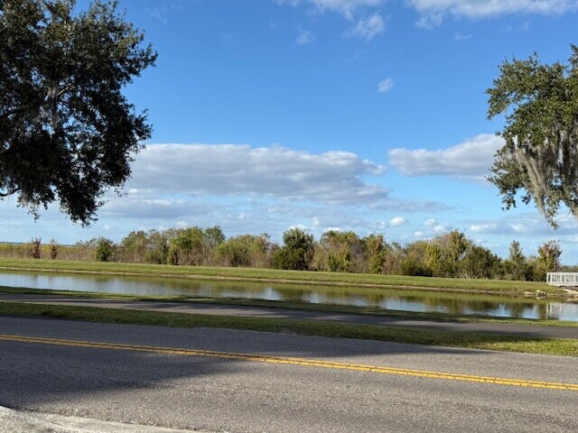 Foto del edificio - Lakeshore Gem with 3 Bedrooms and 2 Full B...