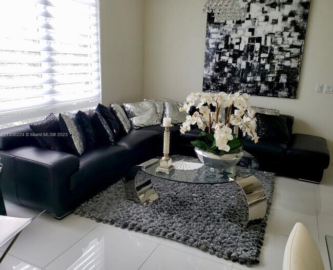 Foto del edificio - 6660 NW 105th Ct